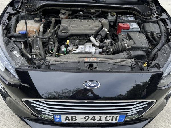 Tirane, shitet makine Ford Focus Nafte, e zeze manuale Klima