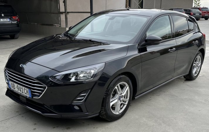 Tirane, shitet makine Ford Focus Nafte, e zeze manuale Klima