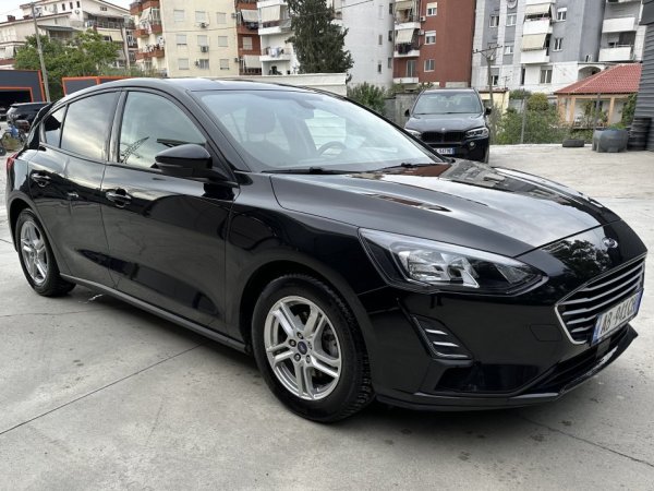 Tirane, shitet makine Ford Focus Nafte, e zeze manuale Klima