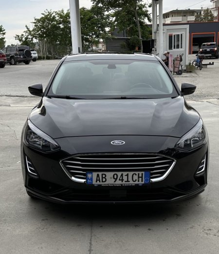 Tirane, shitet makine Ford Focus Nafte, e zeze manuale Klima
