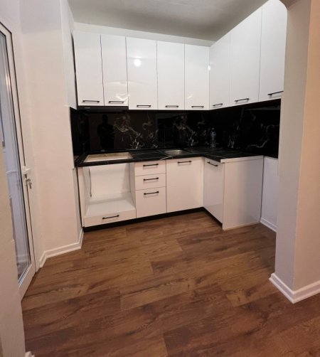 Tirane, shitet apartament 1+1+Ballkon Kati 3, 56 m² 92.000 € (Rruga Xhanfize Keko)