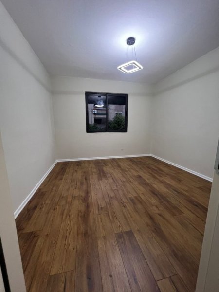 Tirane, shitet apartament 1+1+Ballkon Kati 3, 56 m² 92.000 € (Rruga Xhanfize Keko)