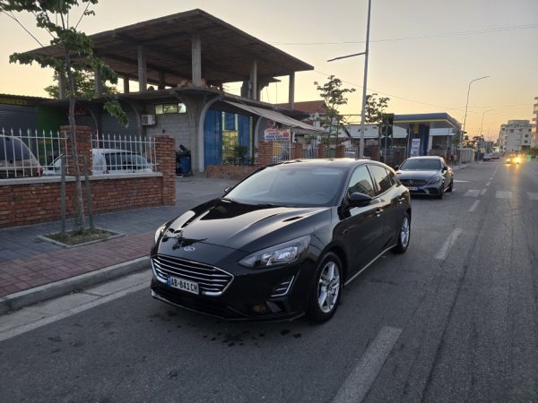 Tirane, shitet makine Ford focus Nafte, e zeze manuale 167.000 km