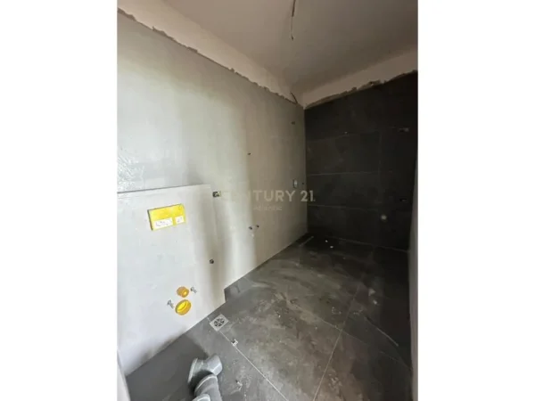 Durres, shitet apartament 1+1 Kati 5, 87 m² 134.000 € (Bulevardi i Pishave)