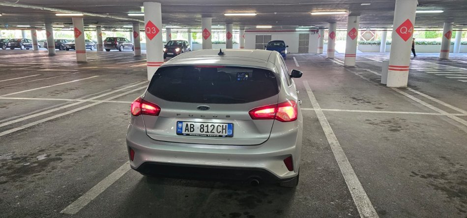 Tirane, shitet makine Ford Focus Nafte, gri, automatik Klima 87.000 km