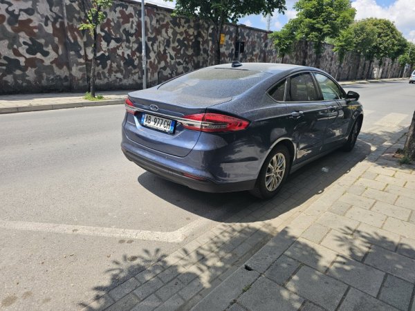 Tirane, shitet makine Ford Mondeo Nafte, blu automatik Klima