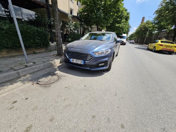 Tirane, shitet makine Ford Mondeo Nafte, blu automatik Klima
