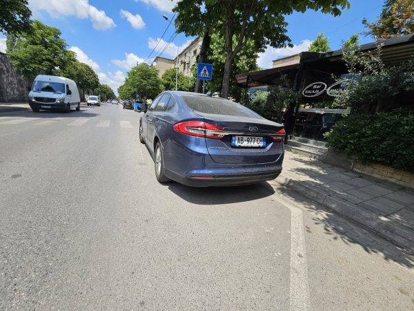 Tirane, shitet makine Ford Mondeo Nafte, blu automatik Klima