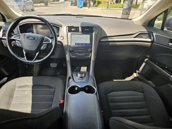 Tirane, shitet makine Ford Mondeo Nafte, blu automatik Klima