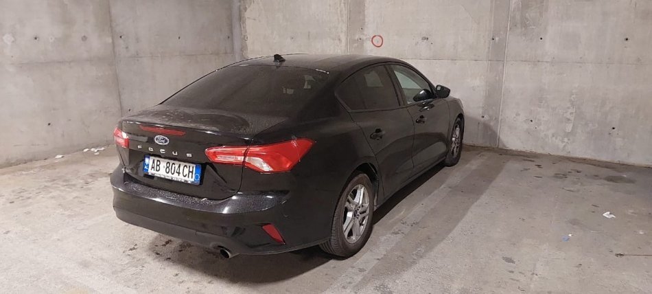 Tirane, shitet makine Ford focus Nafte, e zeze automatik Klima 63.500 km