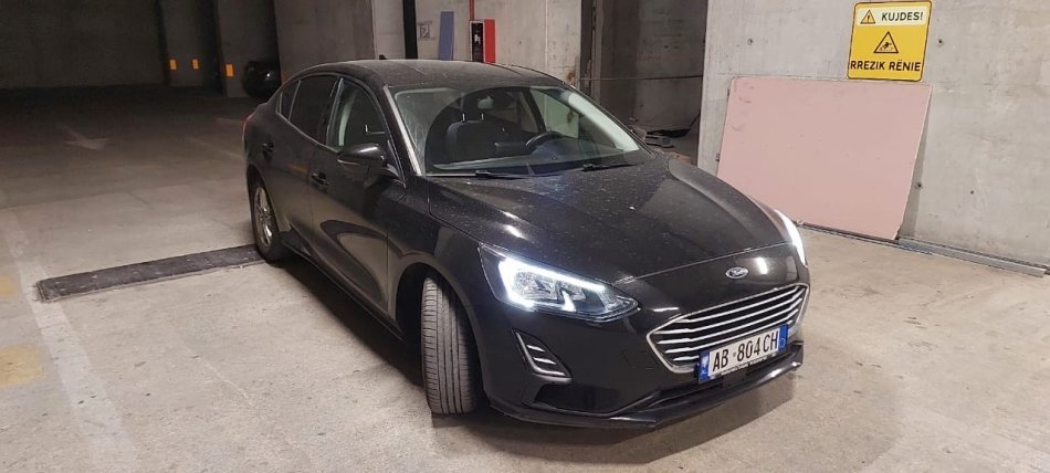 Tirane, shitet makine Ford focus Nafte, e zeze automatik Klima 63.500 km