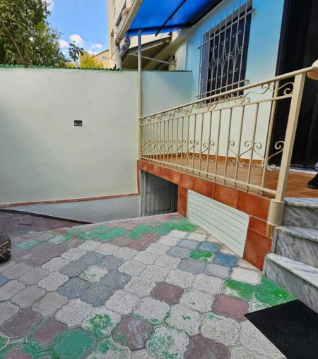 Tirane, jepet me qera apartament 2+1+Aneks+Ballkon Kati 1, 80 m² 500 € (M GJOLLESHA)