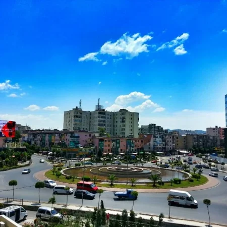 Tirane, jepet me qera apartament 2+1 Kati 5, 85 m² 800 € (Zogu i Zi)