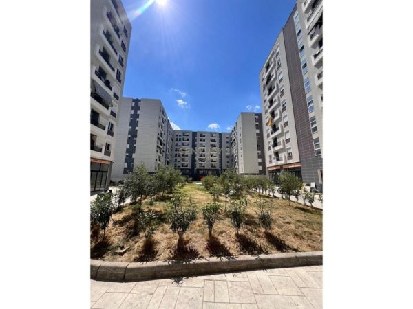 Tirane, jepet me qera apartament 2+1 +2 poste parkimi Kati 8, 108 m² 1.000 € (Kompleksi Star, 21 Dhjetori)