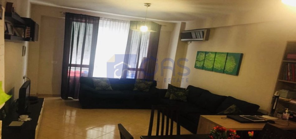 Tirane, jepet me qera apartament 1+1+Aneks+Ballkon Kati 6, 73 m² 350 € (Pallatet Cabej, Rruga Thoma Koxhaj)