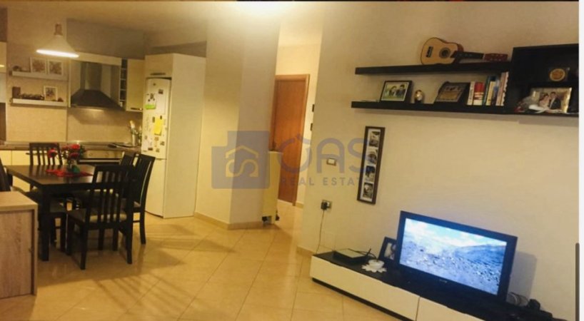 Tirane, jepet me qera apartament 1+1+Aneks+Ballkon Kati 6, 73 m² 350 € (Pallatet Cabej, Rruga Thoma Koxhaj)