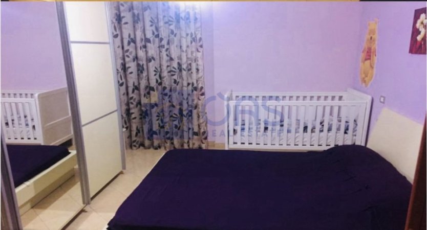 Tirane, jepet me qera apartament 1+1+Aneks+Ballkon Kati 6, 73 m² 350 € (Pallatet Cabej, Rruga Thoma Koxhaj)