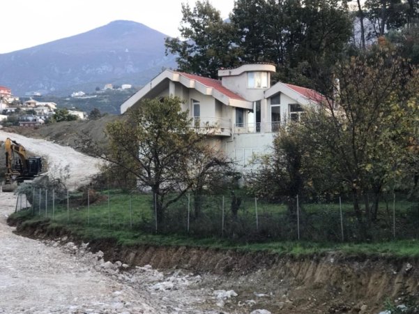 Tirane, shitet Vile 3+1+Aneks+Ballkon , 240 m² 360.000 € (Ali Shefqeti)
