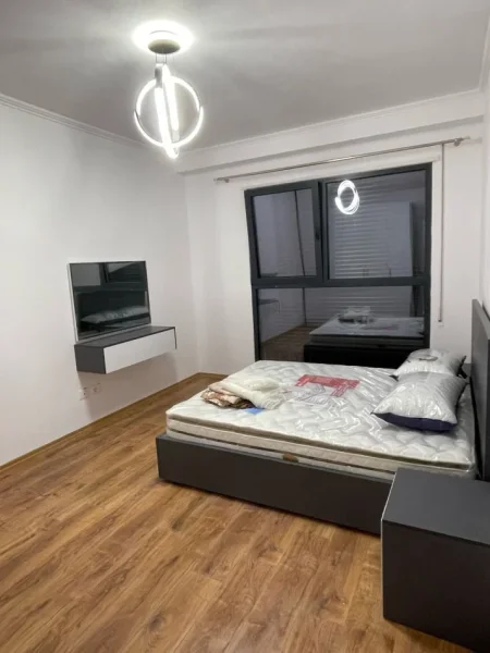 Tirane, jepet me qera apartament 1+1 Kati 3, 70 m² 500 € (stacioni i trenit)