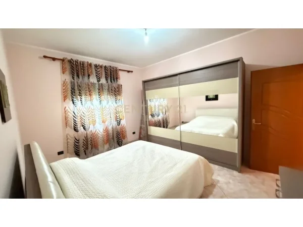 Durres, jepet me qera Vile 3+1 Kati 2, 161 m² 500 € (Pran fabrikes te Makaronave Durres)