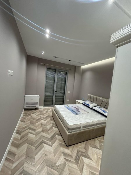 Tirane, jepet me qera apartament 2+1+Ballkon Kati 7, 119 m² 1.300 € (9 Katshet)