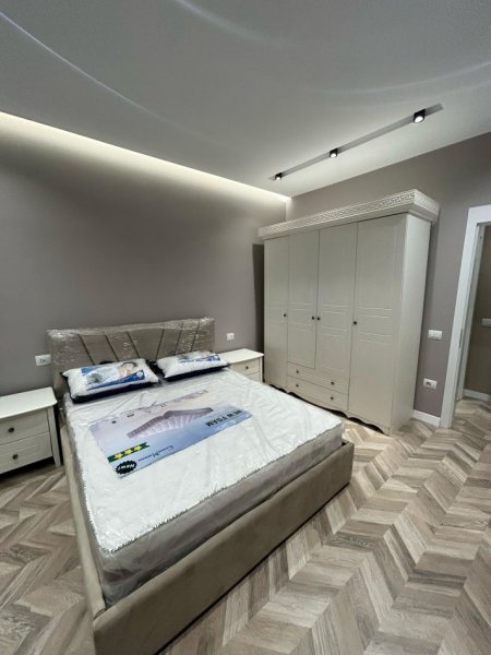 Tirane, jepet me qera apartament 2+1+Ballkon Kati 7, 119 m² 1.300 € (9 Katshet)