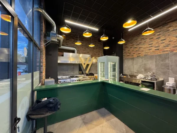 Tirane, jepet me qera ambjent biznesi Kati 0, 60 m² 900 € (ALI DEMI)