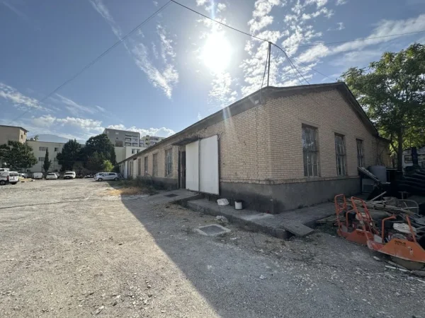 Tirane, jepet me qera ambjent biznesi Kati 0, 714 m² 3.500 €
