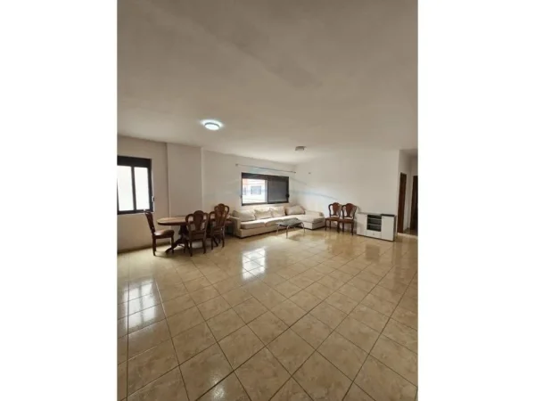 Durres, jepet me qera apartament 2+1 Kati 3, 84 m² 350 € (Mbrapa Galaktikut , Durres.)