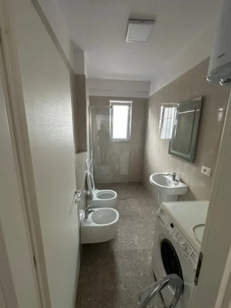 Tirane, jepet me qera apartament 2+1+Ballkon Kati 4, 90 m² 500 € (Residenca Klensi Astir)