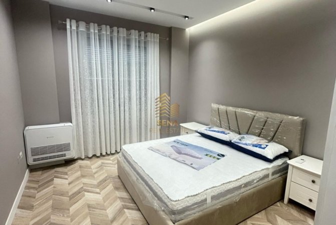 Tirane, jepet me qera apartament 2+1+Ballkon Kati 7, 120 m² 1.100 € (Rruga Barrikadave)