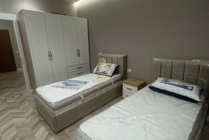 Tirane, jepet me qera apartament 2+1+Ballkon Kati 7, 120 m² 1.100 € (Rruga Barrikadave)