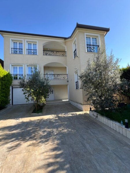 Tirane, shitet Vile 3 Katshe Kati 3, 660 m² 250.000 € (Rruga &quot;Bukuresht&quot;, Kamez)