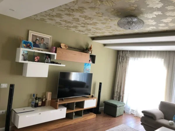 Tirane, shitet Vile 3 Katshe Kati 3, 660 m² 250.000 € (Rruga "Bukuresht", Kamez)