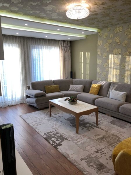 Tirane, shitet Vile 3 Katshe Kati 3, 660 m² 250.000 € (Rruga &quot;Bukuresht&quot;, Kamez)