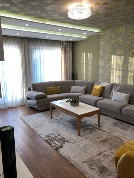 Tirane, shitet Vile 3 Katshe Kati 3, 660 m² 250.000 € (Rruga "Bukuresht", Kamez)
