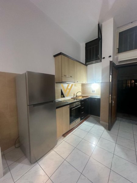 Tirane, jepet me qera garsonier Kati 1, 40 m² 350 € (5 MAJI)
