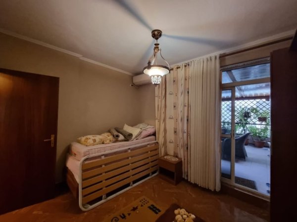 Tirane, jepet me qera apartament 2+1+Ballkon Kati 4, 100 m² 750 € (Qender)
