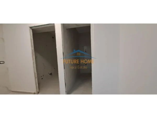 Tirane, jepet me qera ambjent biznesi Kati 1, 980 m² 6.500 € (Laprake)