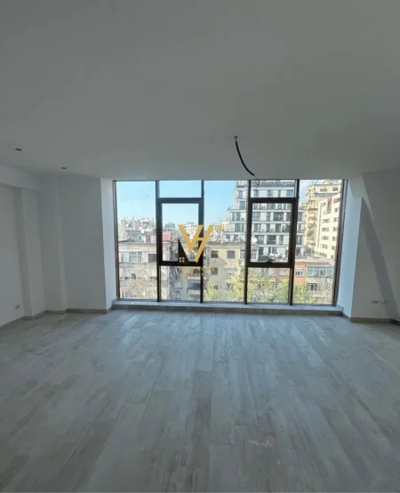 Tirane, jepet me qera zyre Kati 5, 156 m² 2.500 € (RRUGA E KAVAJES)