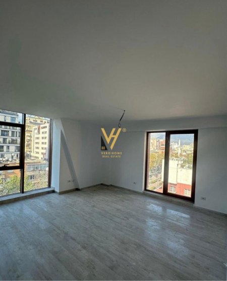 Tirane, jepet me qera zyre Kati 5, 156 m² 2.500 € (RRUGA E KAVAJES)
