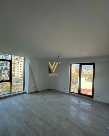 Tirane, jepet me qera zyre Kati 5, 156 m² 2.500 € (RRUGA E KAVAJES)
