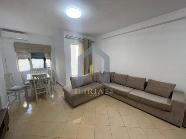 Tirane, jap me qera apartament 1+1+Ballkon Kati 4, 65 m² 370 € (Yzberisht Kompleksi Grand Gallery)