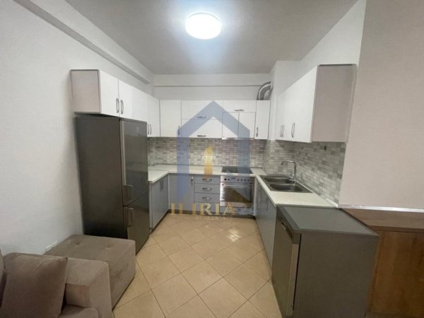 Tirane, jap me qera apartament 1+1+Ballkon Kati 4, 65 m² 370 € (Yzberisht Kompleksi Grand Gallery)