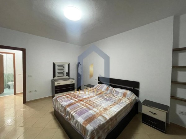 Tirane, jap me qera apartament 1+1+Ballkon Kati 4, 65 m² 370 € (Yzberisht Kompleksi Grand Gallery)