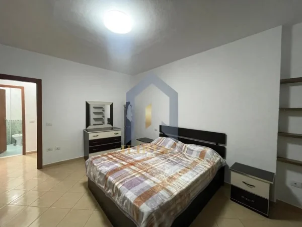 Tirane, jap me qera apartament 1+1+Ballkon Kati 4, 65 m² 370 € (Yzberisht Kompleksi Grand Gallery)