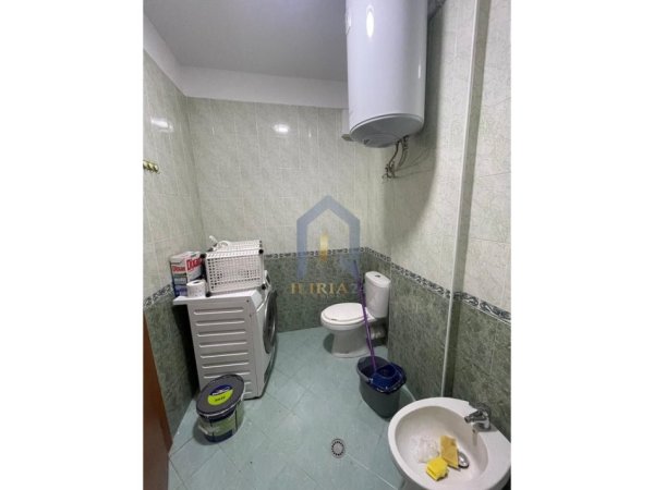 Tirane, jap me qera apartament 1+1+Ballkon Kati 4, 65 m² 370 € (Yzberisht Kompleksi Grand Gallery)
