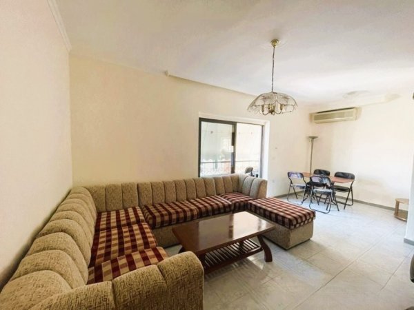 Tirane, jepet me qera apartament 2+1+Ballkon Kati 5, 106 m² 500 € (Pazari i Ri)