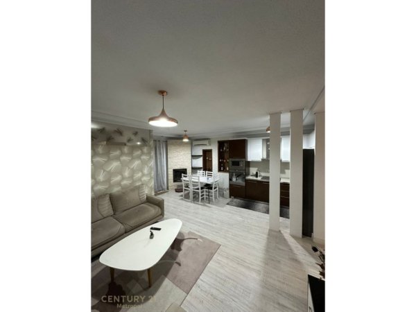 Tirane, jepet me qera apartament 2+1 Kati 7, 85 m² 550 € (YZBERISH!)