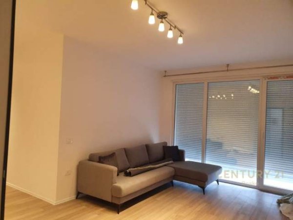 Tirane, jepet me qera apartament Kati 2, 500 Euro (Don Bosko)